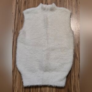 Broadway 38 Cozy White Sleeveless Sweater